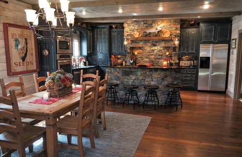 Wiley House | ON LAKE BURTON! LAKE HOUSE WITH BOAT DOCK! BOAT AVAILABLE FOR RENT!