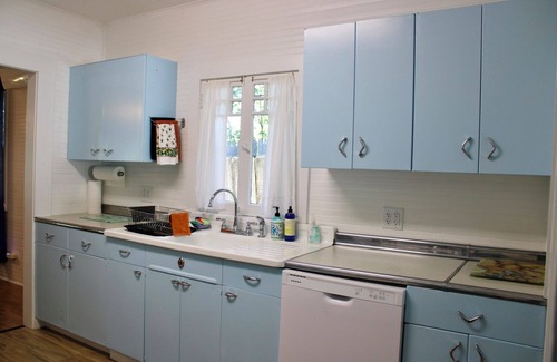 Lakeside Cottage | ON LAKE MICHIGAN WITH PRIVATE BEACH. First week of June discount!