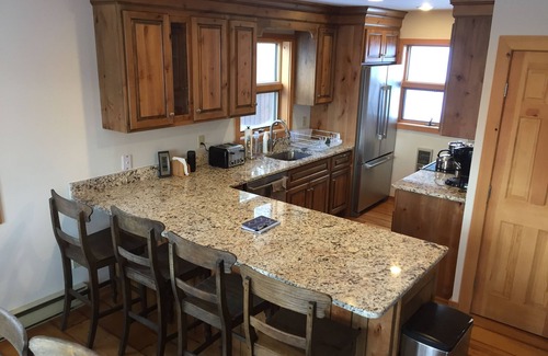 Windham House | ON MOUNTAIN - 4 BED, 4 BATH RETREAT - WALK TO SLOPES!