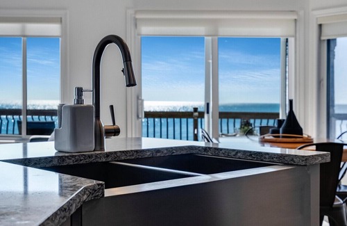 Leamington Cottage | ON POINT: Pelee Beach House