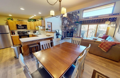Mountain House Condo | On River Trail! Pool, Hot Tub, Elevator. Walk to Dining, Events, Weddings