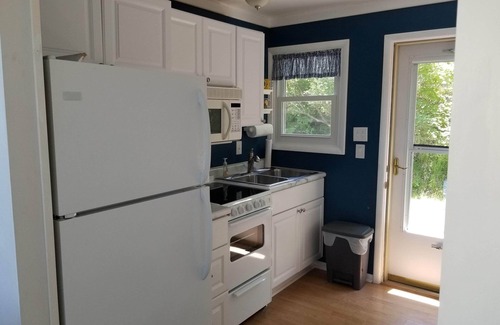Beulah Cottage | On Shore Of Spectacular Lake