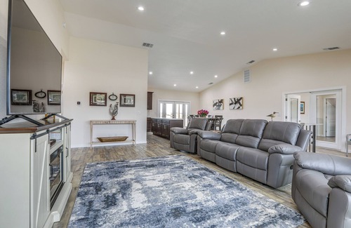 Victor House | On-Site Winery: Rural Plymouth Getaway!