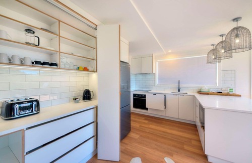 Coles Bay Apartment | On the Beach 2 - Freycinet Holiday Houses