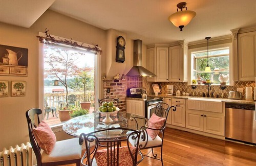 West Hills House | On The Beach! Elegant Waterfront Manor 'The Pearl on Oyster Bay