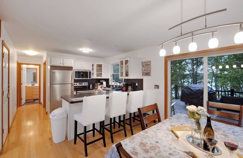 Gouldsboro House | ON THE LAKE! Amenity Filled Community, Indoor & Outdoor Pool, Kayaks!