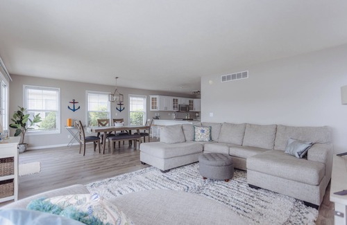 Saint Joseph House | On The River, Assn Pool & Hot Tub, Water Taxi in Summer