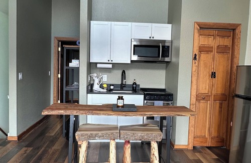 Apple Ridge Condo | On the Rocks - Cozy 1-br condo w/stunning views 5 mins to downtown Blowing Rock
