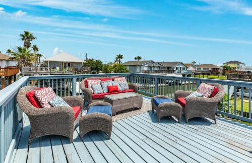 Jamaica Beach House | On the Water & Heart of Jamaica Beach