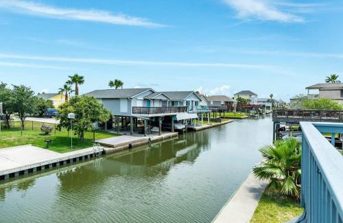 Jamaica Beach House | On the Water & Heart of Jamaica Beach