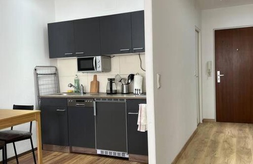Alt-Moosach Apartment | On top Shopping Mall, 2 metro lines, quiet