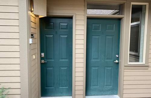 Bend Apartment | On Widgi Creek golf course. Close to mtn, river and MTB trails