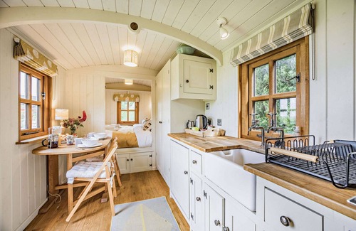 Swindon Cottage | One bed dog friendly bolthole in the Cotswolds - The Organic Wagon