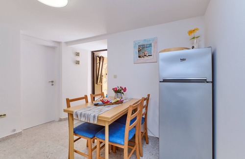 Martinscica Apartment | One bedroom apartment near beach Martinšćica, Cres (A-22582-b)