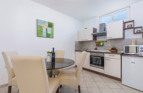 Fuskulin Apartment | One-Bedroom Apartment Dobrec I with Shared Pool