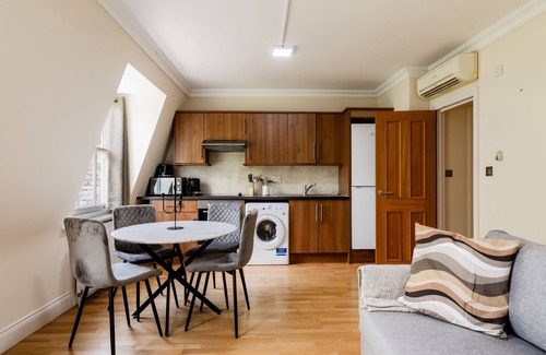 Lancaster Gate Apartment | One Bedroom Apartment in Queensway