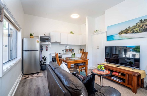 Orange Apartment | One-Bedroom Apartment on Summer | No.2 Near CBD
