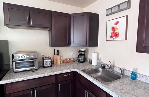 West Main HIll Apartment | One Bedroom Apartment in Kalamazoo with View