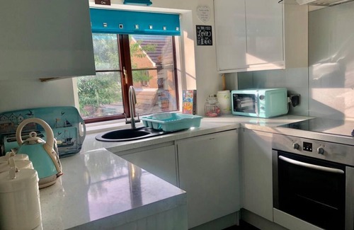 Portsmouth Apartment | One bedroom balcony apartment with allocated parking close to Gunwharf Quays