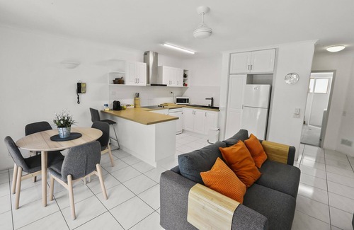 Clifton Beach Apartment | One-Bedroom Beachfront Apartment - Top Floor
