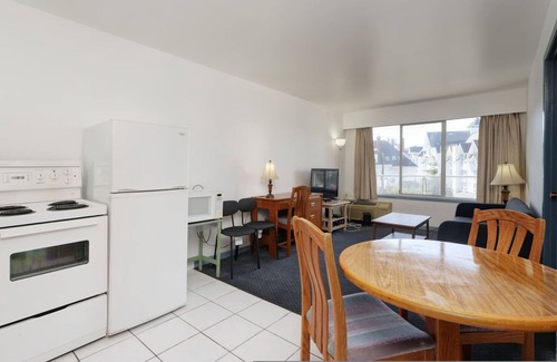 Inner Harbour Apartment | One-Bedroom Cozy Suite
