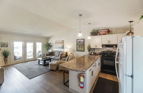 Grand Rivers Condo | One Bedroom Harbor View Condo