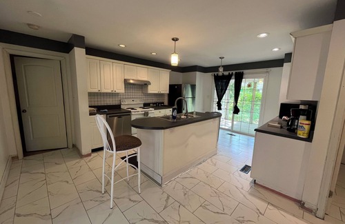 Richmond House | One bedroom in Richmond's West End - zip code 23294