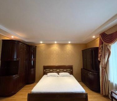 Khreshchatyy Yar Apartment | One bedroom Kreschatik Str 4