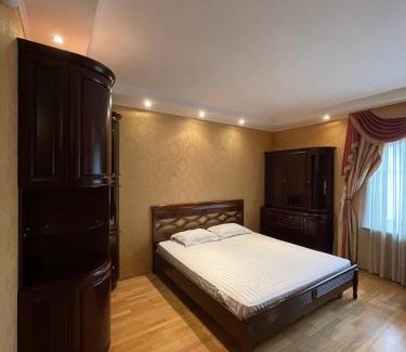 Khreshchatyy Yar Apartment | One bedroom Kreschatik Str 4