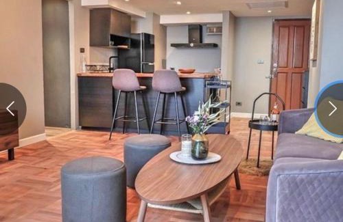 Chidlom Apartment | One bedroom luxury suite at Sukhumvit Bangkok !
