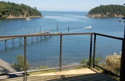 Mayne Island House | One Bedroom Oceanfront Villa - Mayne Island Resort