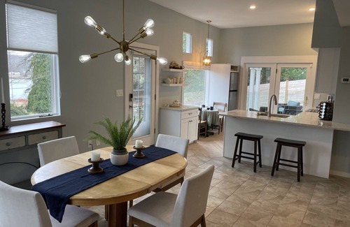 West Mystic Apartment | One bedroom retreat overlooking Mystic River!