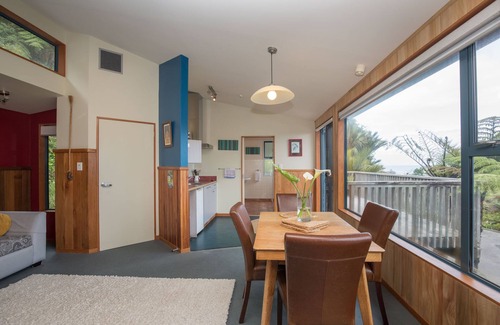 Punakaiki Apartment | One bedroom upstairs apartment with sea views