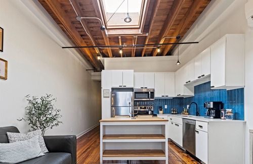 Crossroads Arts District Condo | One Bedroom walkable to Tmobile/P&L!