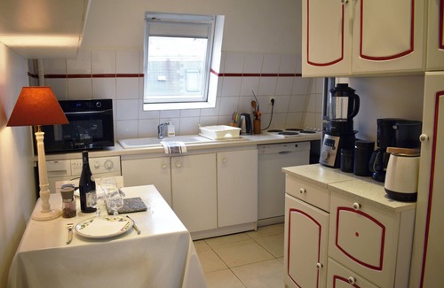 Chaillot Apartment | One Bedroom With Eiffel Tower View