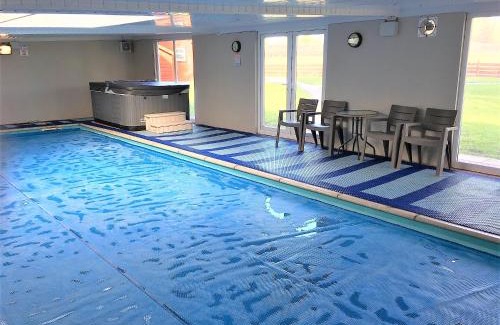 Swindon Apartment | One Big Holiday Home Ashdene for Exclusive Use