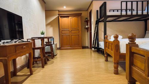 Bang Khun Phrom Hotel | One Deves