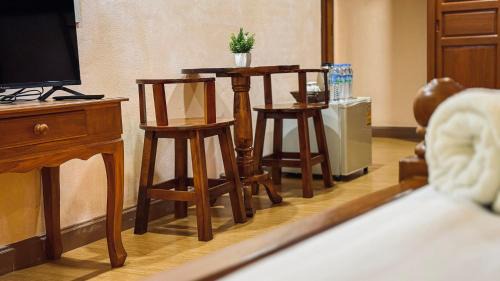 Bang Khun Phrom Hotel | One Deves