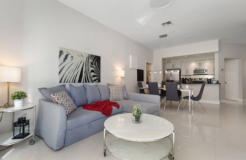 Windsor Hills Condo | One in a Minion themed condo, 5 mins to Disney | WiFi + Keurig