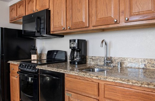 Las Vegas Resort | One Mile From Vegas Strip-Dazzling Vegas Views - Wyndham Grand Desert-2 Bd. Dlx.