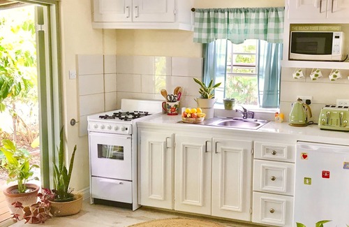 Enterprise Apartment | One minute's walk to Freights Bay
