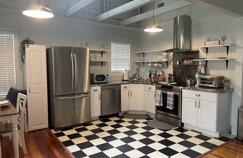 Clearwater House | One-of-a-kind Cottage by the Sea- Golf Cart friendly!