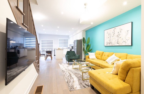 Downsview House | ONE Of A KIND HOME 4,000 S.Q. FT/4 BDRM & 3.5 BATH