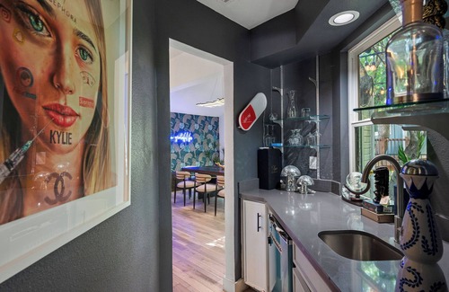 Garland House | One-of-a-Kind Mansion with Treehouse Suite *Location*