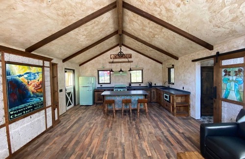 Waynesville Cabin | One-of-a-Kind Rustic Mountain Studio-Private Quiet