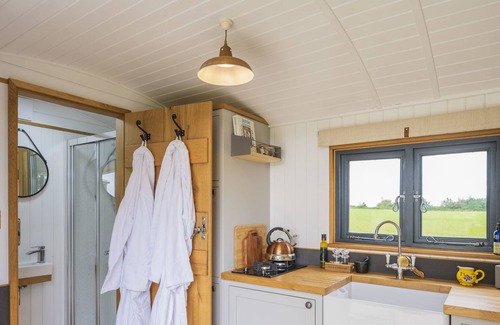 Thame Apartment | One Of A Kind Shepherds Hut With Incredible Views
