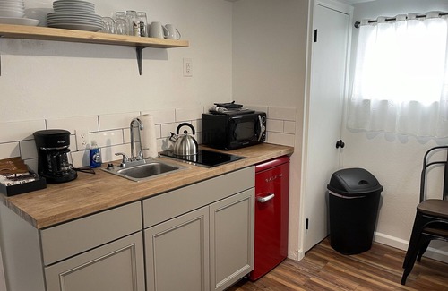 Meeker Cabin | One Room Cabin with Kitchenette