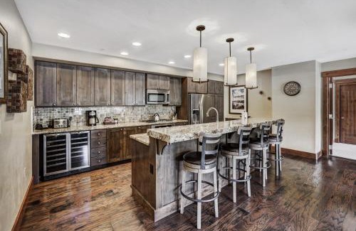 Peak 8 Apartment | One Ski Hill Place S8421