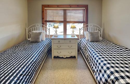 McHenry House | One Ski Hill