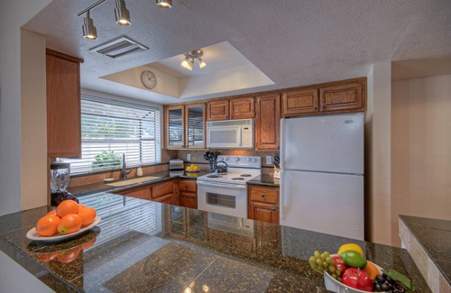 East Mesa House | One Story "Rat Pack" Patio Home, Near GOLF & Trails, Heated Comm POOL/SPA, Walk to Dine & Shop